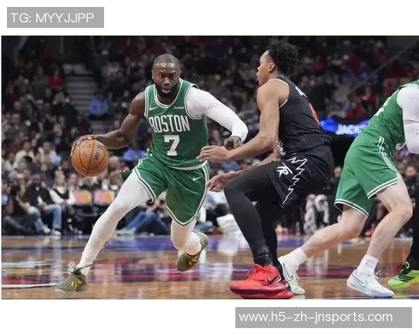 美职篮新赛季东部展望：绿军重建之路与三强争霸的激烈对决