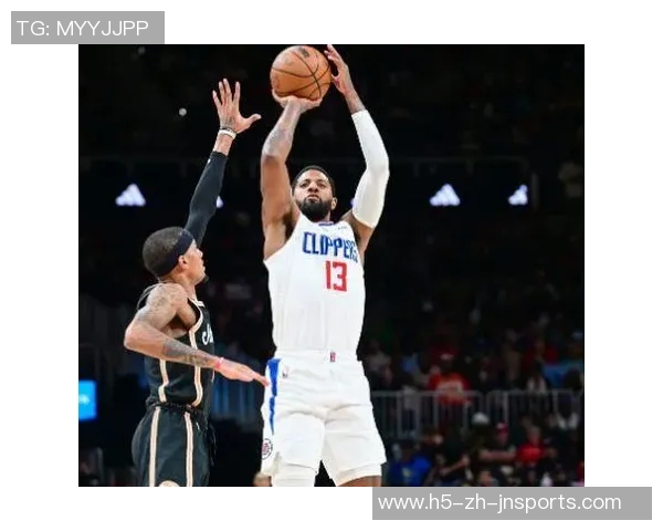 小卡半场表现出色8投5中贡献14分2板2助正负值高达16